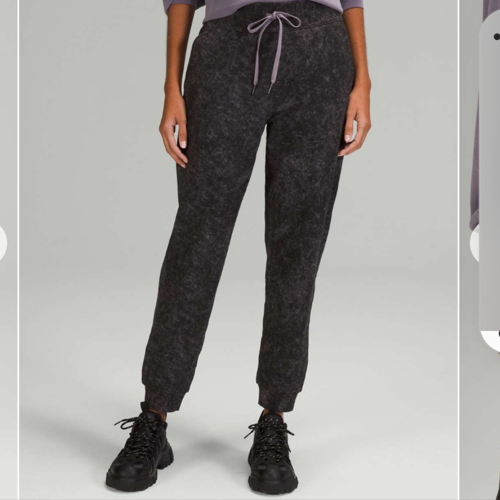 Lululemon Scuba High-Rise French Terry Jogger Denim Wash Dusky Lavender Black